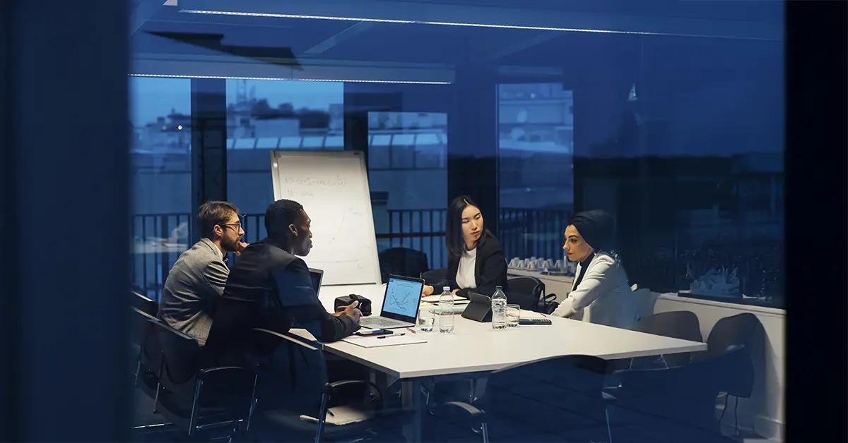 CÓMO LOS COMITÉS DE INVERSIÓN EVALÚAN EL RIESGO EN EMPRESAS LATINOAMERICANAS